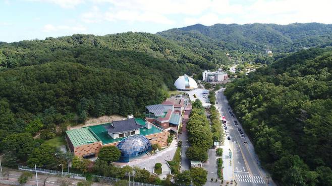 청주시가 충북에서 유일하게 '2026년 열린관광지 조성' 공모에 선정됐다. 사진은(어린이회관 본관 전경.