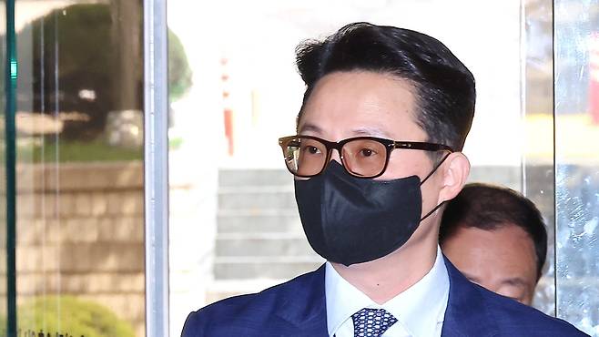 '통일교 정교 유착' 의혹을 받는 윤영호 통일교 전 세계본부장이 지난 7월 30일 영장실질심사에 출석하기 위해 서울중앙지법에 출석하고 있다. /연합뉴스