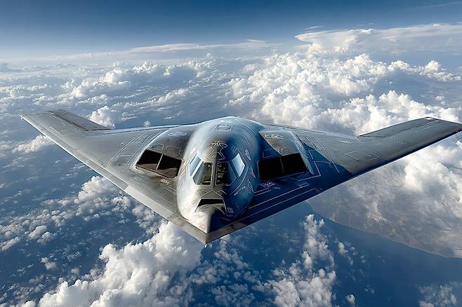 미국의 전략 폭격기 B-2 스피릿. 흔히 스텔스 폭격기라고 불린다. / Appolegi via MotionElements