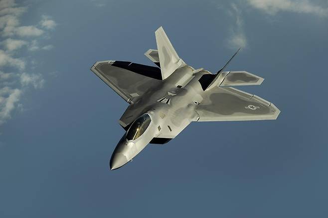 F-22 랩터 / WikiImages via Pixabay