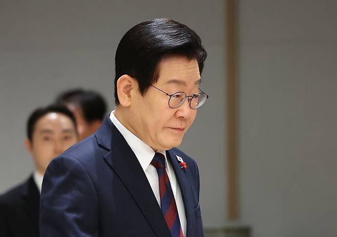 이재명 대통령이 11일 용산 대통령실에서 열린 주한대사 신임장 제정식에 입장하고 있다. 연합뉴스