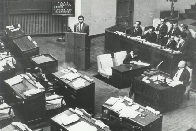 1967년 7대 의원 시절 재경위원으로서 국회 본회의장에서 질의하는 고 김대중 전 대통령. 김대중평화센터 제공