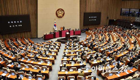 곽규택 국민의힘 의원이 11일 서울 여의도 국회에서 열린 제430회국회(임시회) 제1차 본회의에서 형사소송법 일부개정법률안(대안)에 대한 무제한 토론(필리버스터)를 하고 있다. [사진=곽영래 기자]