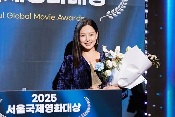 배우 이하늬가 드라마 부문 최고 연기상을 수상하며 대체불가한 배우임을 다시 한번 입증했다.