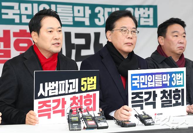 황진환 기자