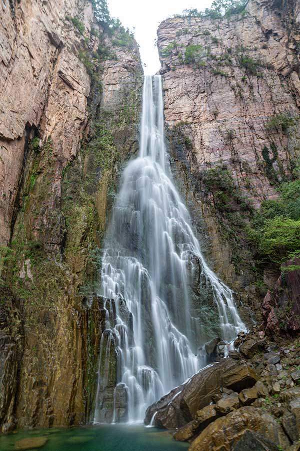130m 높이의 천호폭포.