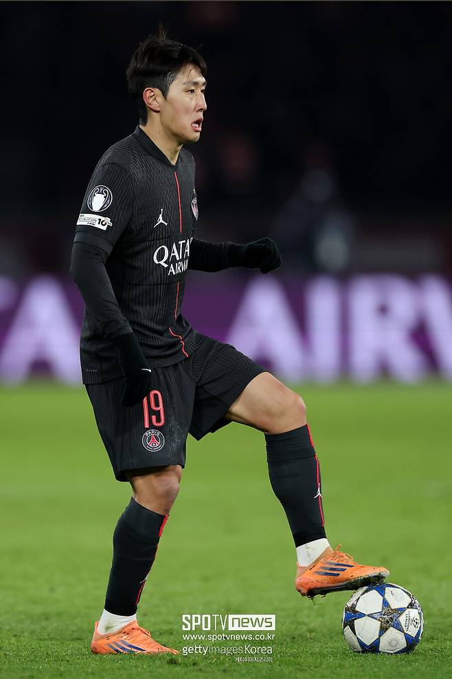 ▲ 올해 이강인은 실리는 물론 '임팩트' 면에서도 지난 시즌과 확연히 다른 내용을 뽐내고 있다. 11월 구단 이달의 골 투표에서 이강인의 시즌 1호골이 39.3%의 지지를 얻어 선정됐다. 그래도 챔피언스리그에서는 항상 벤치 출발이다.