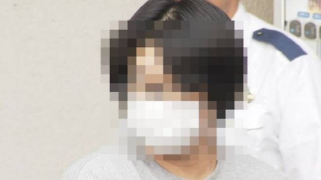 도쿄 오타구에 사는 한 70대 여성에게 전화를 걸어 아들을 사칭해 "빚을 갚는 데 현금이 필요하다"고 속여 600만엔(약 5700만 원)을 빼앗으려 한 한국인 대학생 김모씨. (사진=FNN뉴스 캡처)