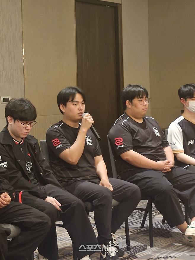 배고파 ‘피오’ 차승훈이 11일(한국 시간) 태국 방콕 차트리움 그랜드 방콕에서 열린 PGC 2025 프레스데이에서 각오를 밝히고 있다. 방콕 | 강윤식 기자 skywalker@sportsseoul.com