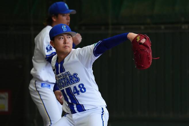 롯데가 선발을 중심으로 불펜까지 가능한 쿄야마 마사야를 아시아쿼터로 15만 달러에 영입했다. 사진 | 롯데 자이언츠