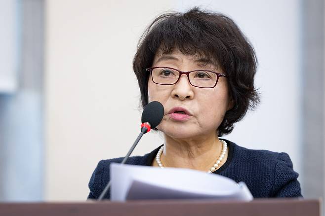 박지향 동북아 역사재단 이사장이 지난 10월 16일 서울 여의도 국회에서 열린 국정감사에서 업무보고를 하고 있다./뉴스1