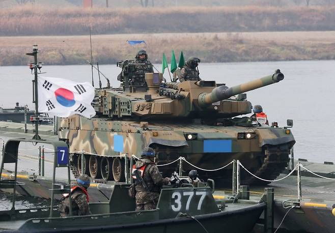 페루와 K2전차 54대, 차륜형 장갑차 141대 등 총 195대를 공급하는 기본협정을 맺은 현대로템이 내년에도 수주 잔고 확대 추세를 이어갈 것으로 전망된다. /뉴스1