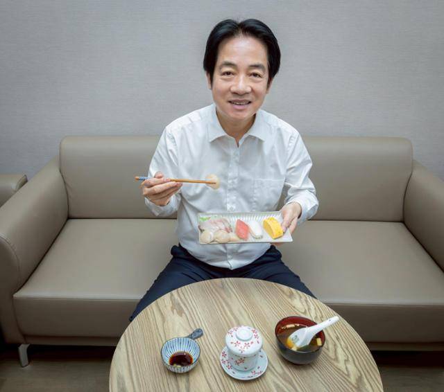 라이칭더 총통이 20일 페이스북에 일본산 해산물로 점심을 먹는 모습을 업로드했다. 라이 총리 페이스북 캡처