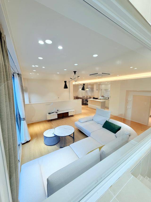 청도군 하늘위리조트 풀빌라 내부. 윤창식기자