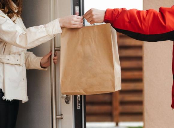 배달 음식을 자주 섭취하는 식습관이 식단의 염증 유발 가능성을 높이고, 혈당과 지질 대사 등 심대사 위험 지표를 악화시킬 수 있다는 연구 결과가 제시됐다. 사진은 본 기사 내용과 무관. [사진=SpotOn]