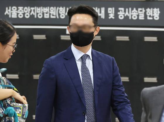 윤영호 전 통일교 세계본부장은 2022년 대선을 앞두고 이현영 전 통일교 부회장과 수차례 통화하며 노영민 전 비서실장을 비롯한 민주당 측 인사들을 접촉하는 상황을 공유하며 정교 일치를 실현하기 위한 계획을 논의했다. 연합뉴스