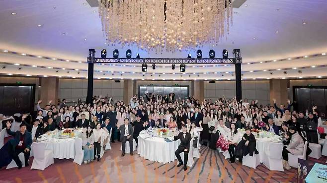 주중한국대사관이 12일 베이징 힐튼호텔에서 '한·중 우호의 밤' 행사를 진행했다. 주중한국대사관은 내년에도 우호 증진과 교류 확대를 위한 다양한 행사를 추진할 방침이다. 주중한국대사관