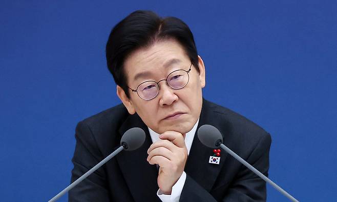 이재명 대통령이 12일 세종시 정부세종컨벤션센터에서 과학기술정보통신부·개인정보보호위원회 업무보고를 받고 있다. 대통령실통신사진기자단