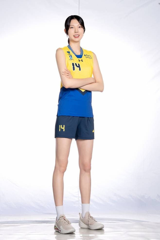 19년째 현대건설 유니폼만 입고 뛰고 있는 ‘베테랑’ 양효진은 은퇴 후 지도자의 길도 조금씩 꿈꾸고 있다.  현대건설 제공