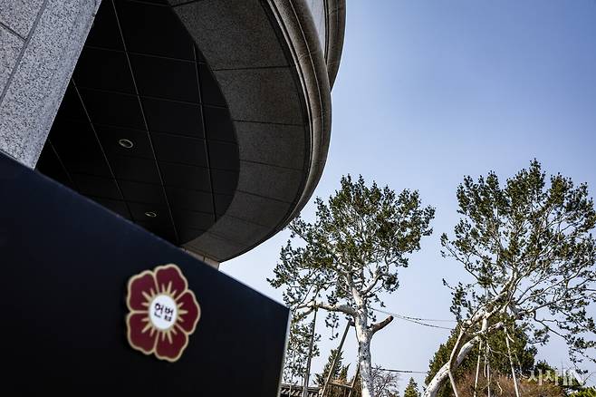 헌법재판소는 2023년 A씨가 제기한 안락사에 관한 헌법소원을 전원재판부에 회부해 심리를 진행 중이다. 사진은 헌법재판소 경내 모습. ⓒ시사IN 박미소