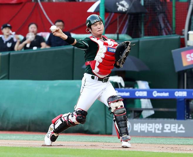 ▲ 백업 포수로서 여전한 가치를 가지고 있다는 평가를 받는 김민식은 2026년 팀 전력에 합류할 가능성이 크다 ⓒSSG랜더스