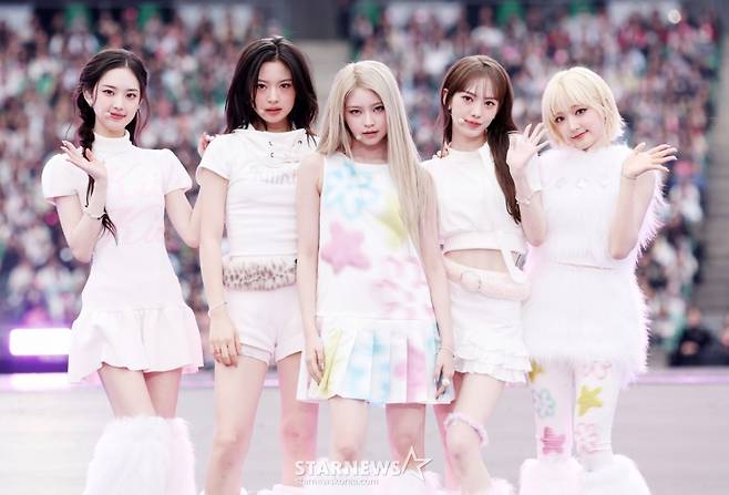 그룹 키키가 6일 대만 가오슝 내셔널 스타디움에서 진행된 스타뉴스 주최 '10주년 아시아 아티스트 어워즈 2025(10th Anniversary Asia Artist Awards 2025, '10주년 AAA 2025')에서 멋진 무대를 선보이고 있다. 12월 6일~7일 양일에 걸쳐 가오슝 내셔널 스타디움에서 펼쳐지는 '10주년 아시아 아티스트 어워즈 2025(10th Anniversary Asia Artist Awards 2025, '10주년 AAA 2025')'와 페스타 'ACON 2025'는 MTN(머니투데이방송)과 위버스(Weverse)를 통해 각각 TV와 온라인 스트리밍으로 생중계 된다. /2025.12.06 /사진=김휘선 hwijpg@