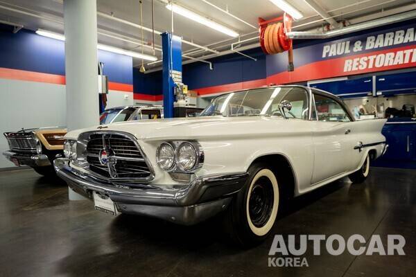 1961년식 크라이슬러 300C: 광활한 도로를 위한 V8 크루저