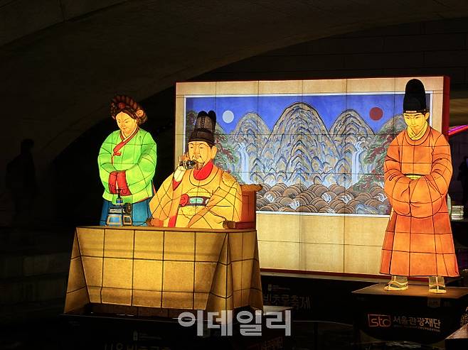 빛초롱축제에 들어서자마자 만날 수 있는 ‘시등의 순간’ 작품 (사진=이민하 기자)