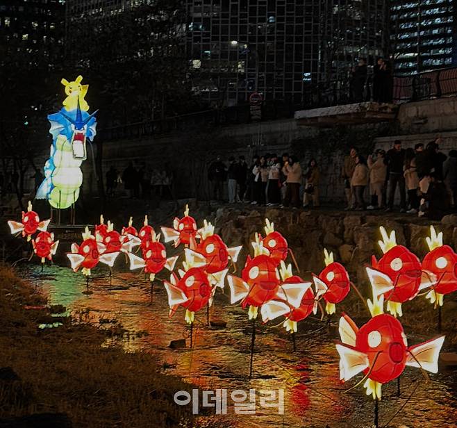 빛초롱축제와 포켓몬코리아와 협업한 ‘I LOVE 잉어킹’ 등불 (사진=이민하 기자)