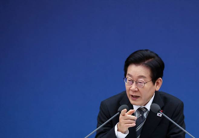 이재명 대통령이 12일 세종시 정부세종컨벤션센터에서 열린 정부부처 업무보고에서 발언하고 있다. (사진= 연합뉴스)