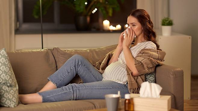 비염이 없던 사람도 임신 중 호르몬 변화로 비염 증상이 나타날 수 있다｜출처: 게티이미지뱅크