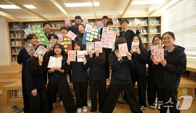 학생들이 EBS의 학생 참여형 보건수업 촬영을 진행하고 있다. (전남도교육청 제공, 재판매 및 DB 금지)/뉴스1