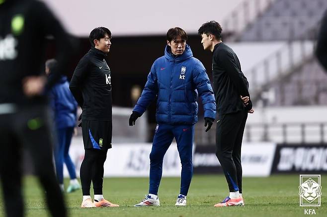 한국 축구 대표팀 손흥민, 홍명보 감독, 김민재(왼쪽부터). /사진=KFA