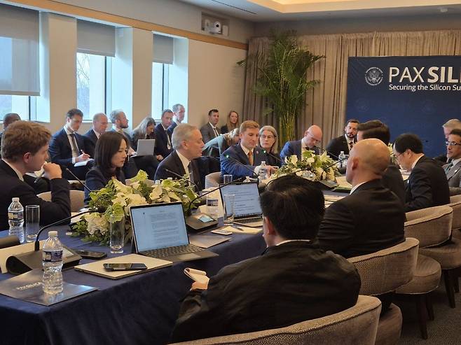 Senior officials from Korea, the United States, Japan and other countries attend the Pax Silica summit in Washington on Dec. 12, in this photo released by Seoul's Foreign Ministry. [YONHAP]