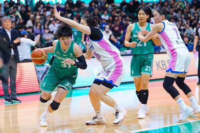 [서울=뉴시스] 여자프로농구 부천 하나은행의 진안. (사진=WKBL 제공) *재판매 및 DB 금지