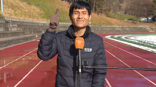 연합뉴스TV와 인터뷰 중인 심진석 씨 달리기에 대해 이야기할 때면 얼굴에 시종일관 웃음꽃이 피었다.