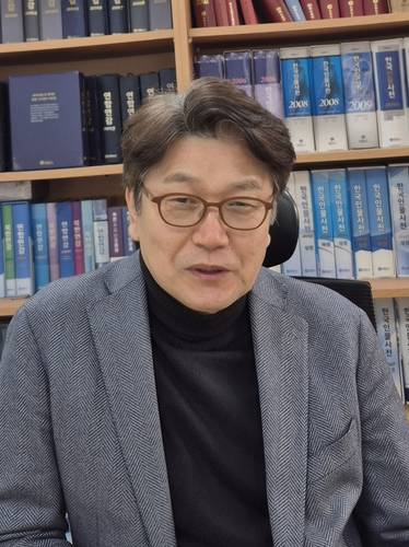 연합뉴스와 [삶] 인터뷰 중인 김경록 고문 [윤근영 기자 촬영]