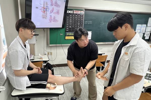 수원 권선고등학교 학생들이 학교주도 활동을 하고 있다. /권선고 제공