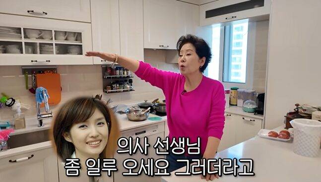 건강프로그램 녹화 중 선우용여의 이상 증상을 알아챈 김경란(원 안)은 곧장 녹화를 중단했다. 사진=선우용여 유튜브 캡처