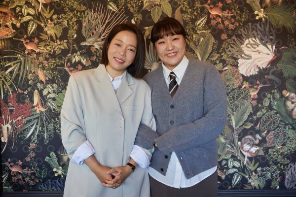 코미디언 정이랑(왼쪽)과 이수지. 쿠팡플레이