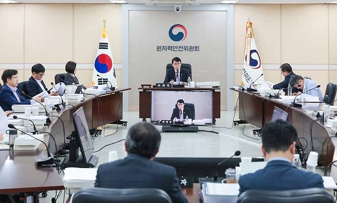 고리2호기의 수명을 연장한 지난달 13일 제225회 원자력안전위원회 회의에서 최원호 위원장이 발언하고 있다. 원자력안전위원회 제공