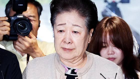 서울 종로구 KT광화문빌딩의 민중기 특별검사팀 사무실에 통일교 한학자 총재가 출석하고 있다. 연합뉴스