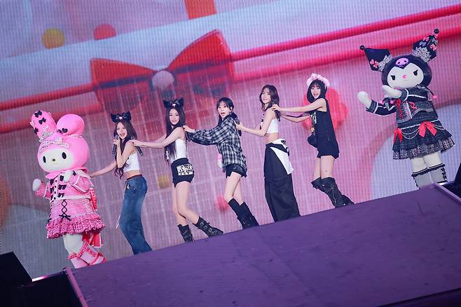 Girl group Le Sserafim performs at the Tokyo Dome in Japan on Nov. 18 and 19 as part of the ″Easy Crazy Hot″ world tour. [SOURCE MUSIC]