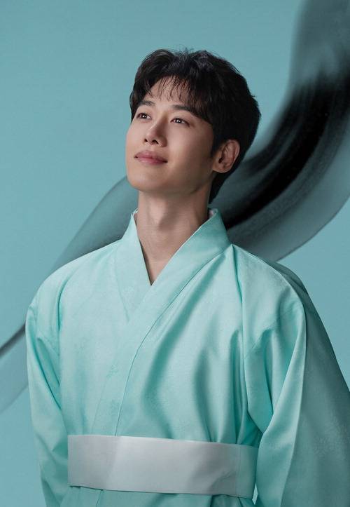 뮤지컬 '몽유도원'에서 도미 역을 맡은 김성식 배우의 사진.  에이콤