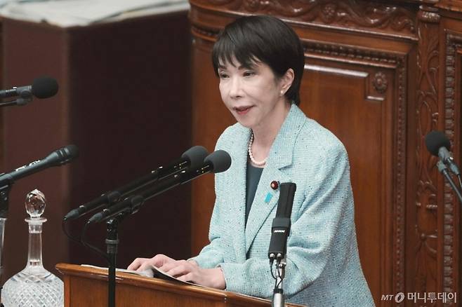 (도쿄 AFP=뉴스1) 이정환 기자 = 8일 일본 도쿄 국회에서 열린 중의원 본회의에서 다카이치 사나에 일본 총리가 야당 의원의 질문에 답하고 있다. 2025.12.08.  ⓒ AFP=뉴스1  Copyright (C) 뉴스1. All rights reserved. 무단 전재 및 재배포,  AI학습 이용 금지. /사진=(도쿄 AFP=뉴스1) 이정환 기자