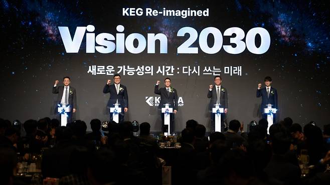 (왼쪽부터)코리아교육그룹 이재용 전무, 한옥규 전무, 김영우 대표, 임승욱 부사장, 김양곤 전무 /사진=코리아교육그룹 제공