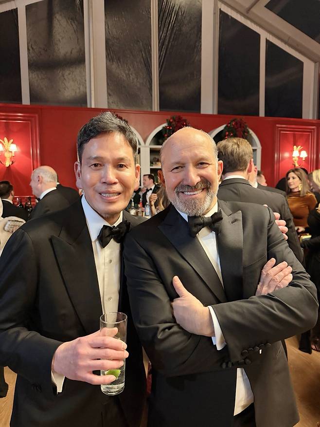 정용진 회장과 하워드 러트닉 미국 상무장관 [신세계그룹 제공]