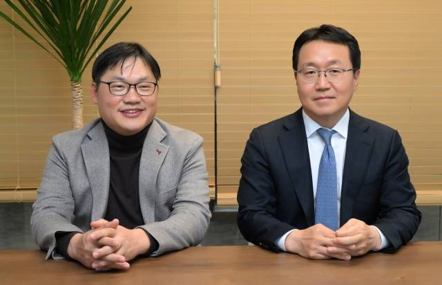 현상진(왼쪽), 이준상 제이앤프라이빗에쿼티 공동대표가 14일 서울 강남구 본사에서 서울경제신문과 인터뷰를 하고 있다. 권욱기자