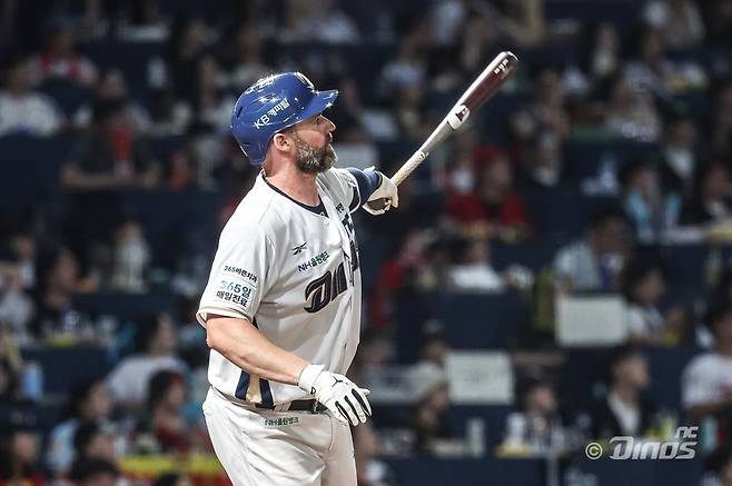 NC 맷 데이비슨은 최근 구단과 재계약을 체결했다. 기존 계약을 파기한 탓에 계약 조건이 이전보다 좋지 못했지만, 그는 팀을 위한 마음을 앞세워 잔류를 선택했다. 사진제공|NC 다이노스