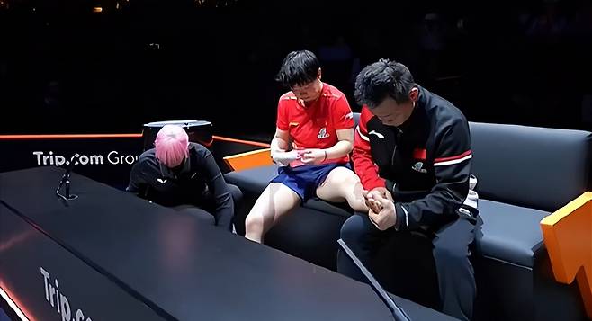 ▲ 세계랭킹 1위 중국의 쑨잉사. 여자단식 도중 발목 부상을 입었다. ⓒ 시나스포츠